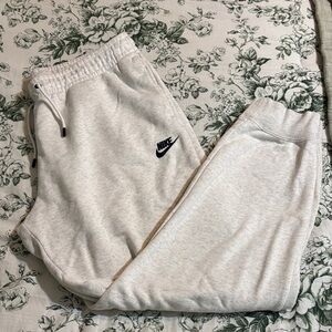 Nike Women’s Light Gray Sweatpant Joggers